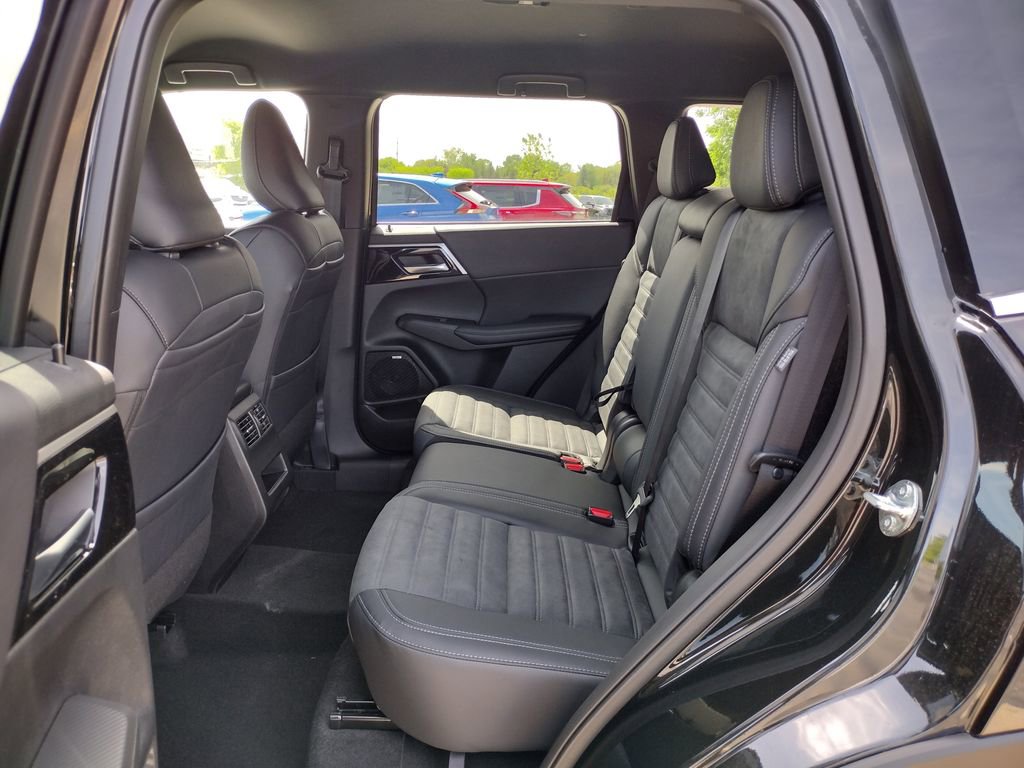 New 2026 Mitsubishi Outlander LE AWD/4WD image 8