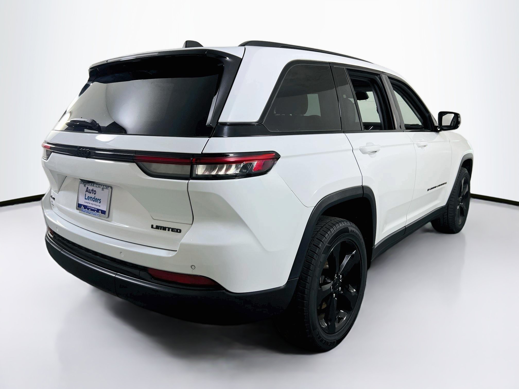 Used 2023 Jeep Grand Cherokee Limited w/ Black Appearance Package AWD/4WD image 5