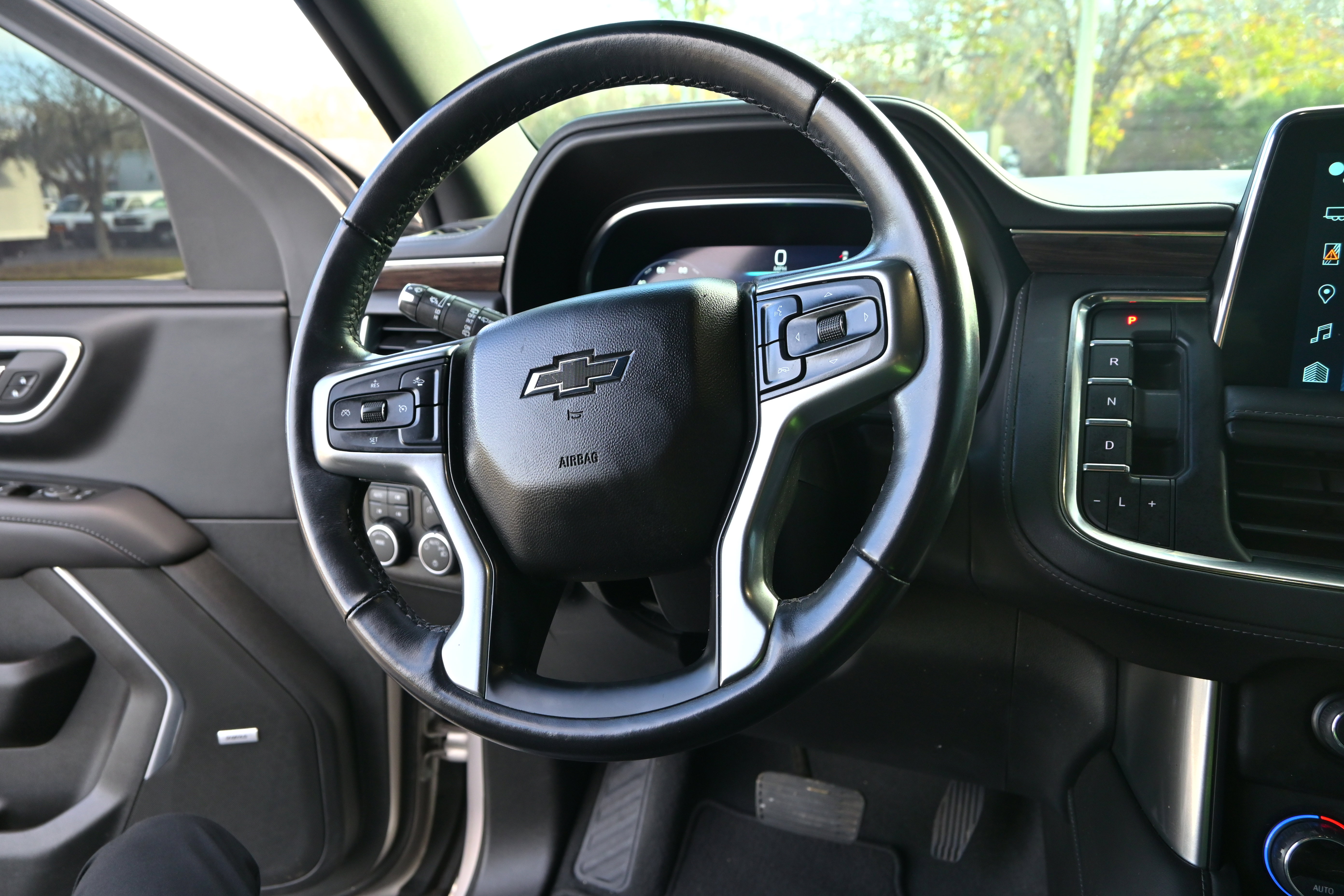 Used 2022 Chevrolet Suburban Z71 image 11