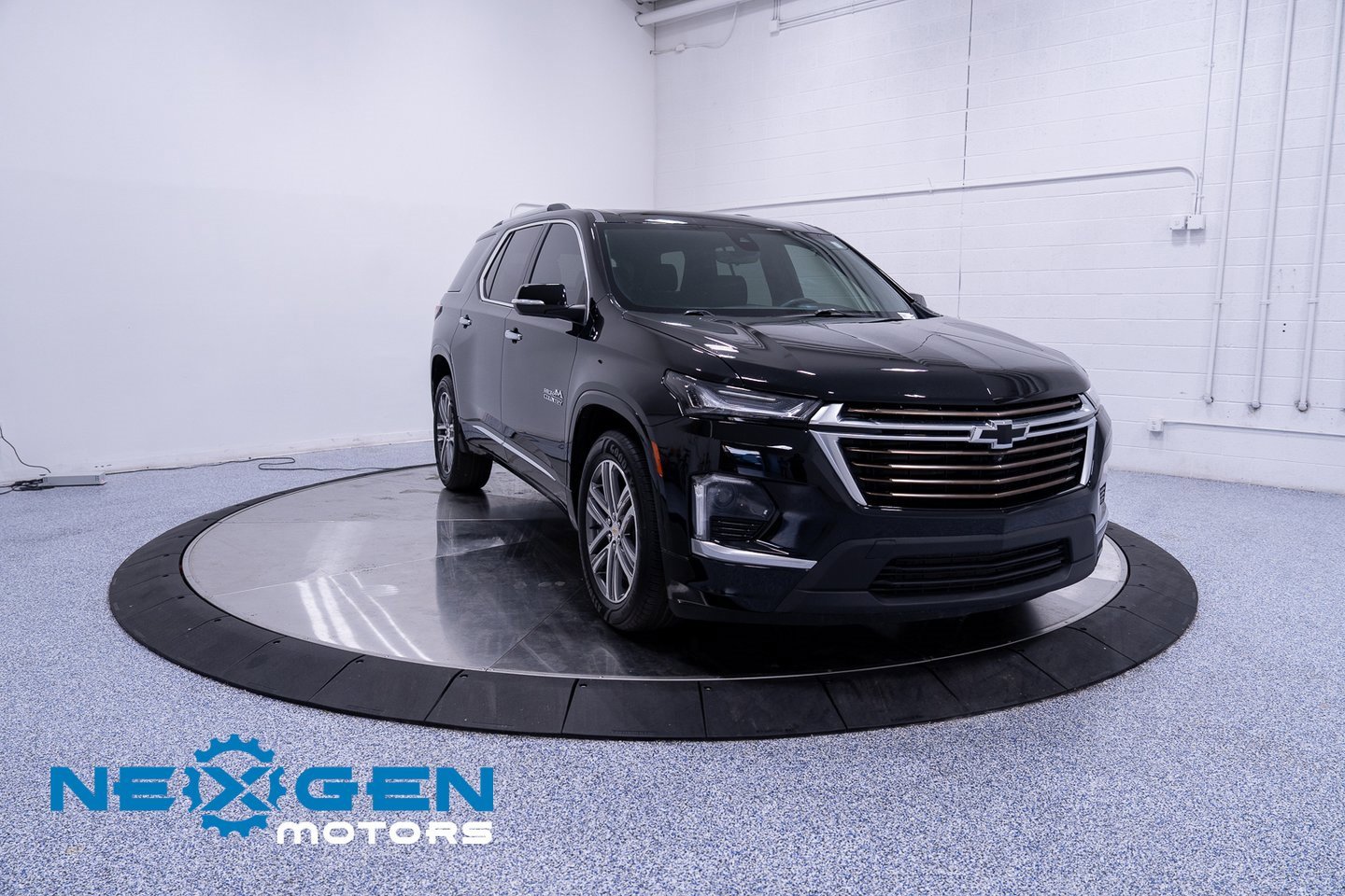 Used 2023 Chevrolet Traverse High Country image 3