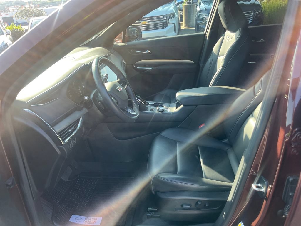 Used 2023 Cadillac XT4 Premium Luxury FWD image 9