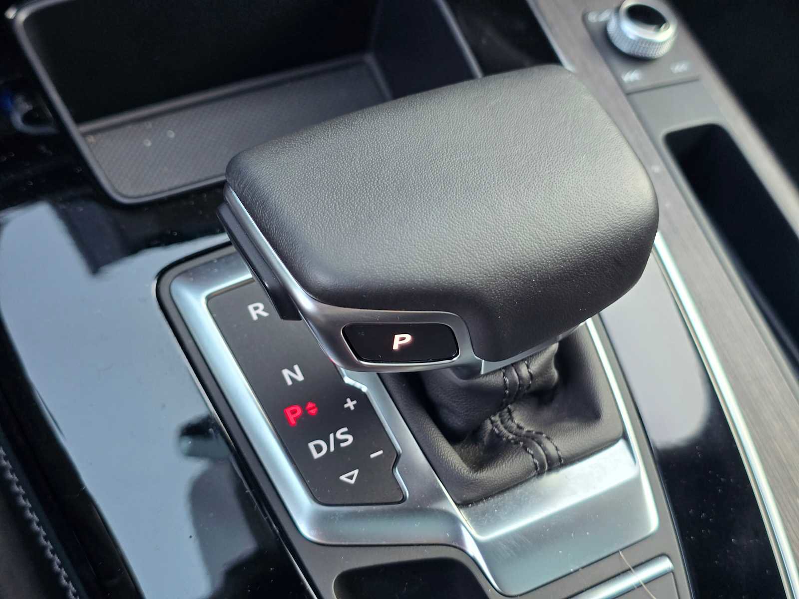 Certified 2025 Audi Q5 e Premium Plus w/ Premium Plus Package image 37