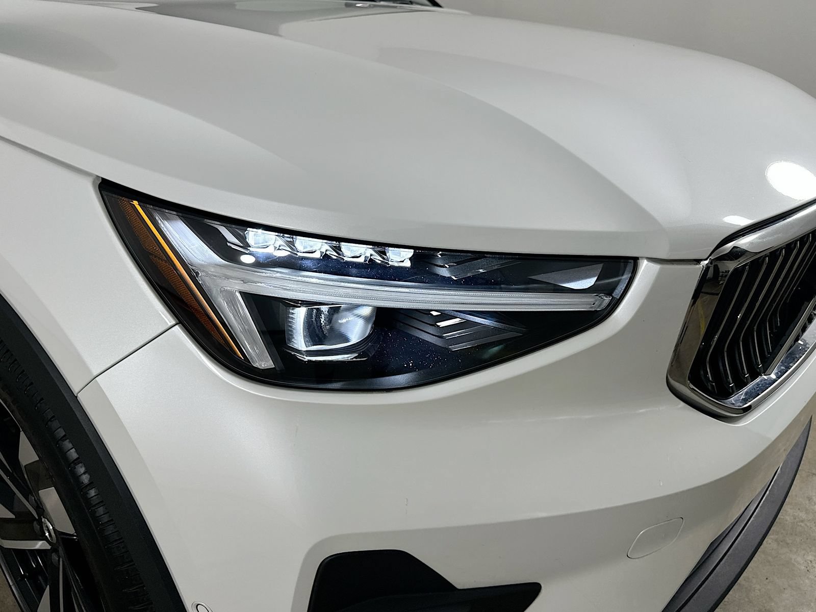 Used 2024 Volvo XC40 B5 Plus w/ Climate Package AWD/4WD image 9