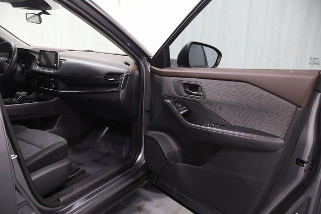 Used 2021 Nissan Rogue S image 14