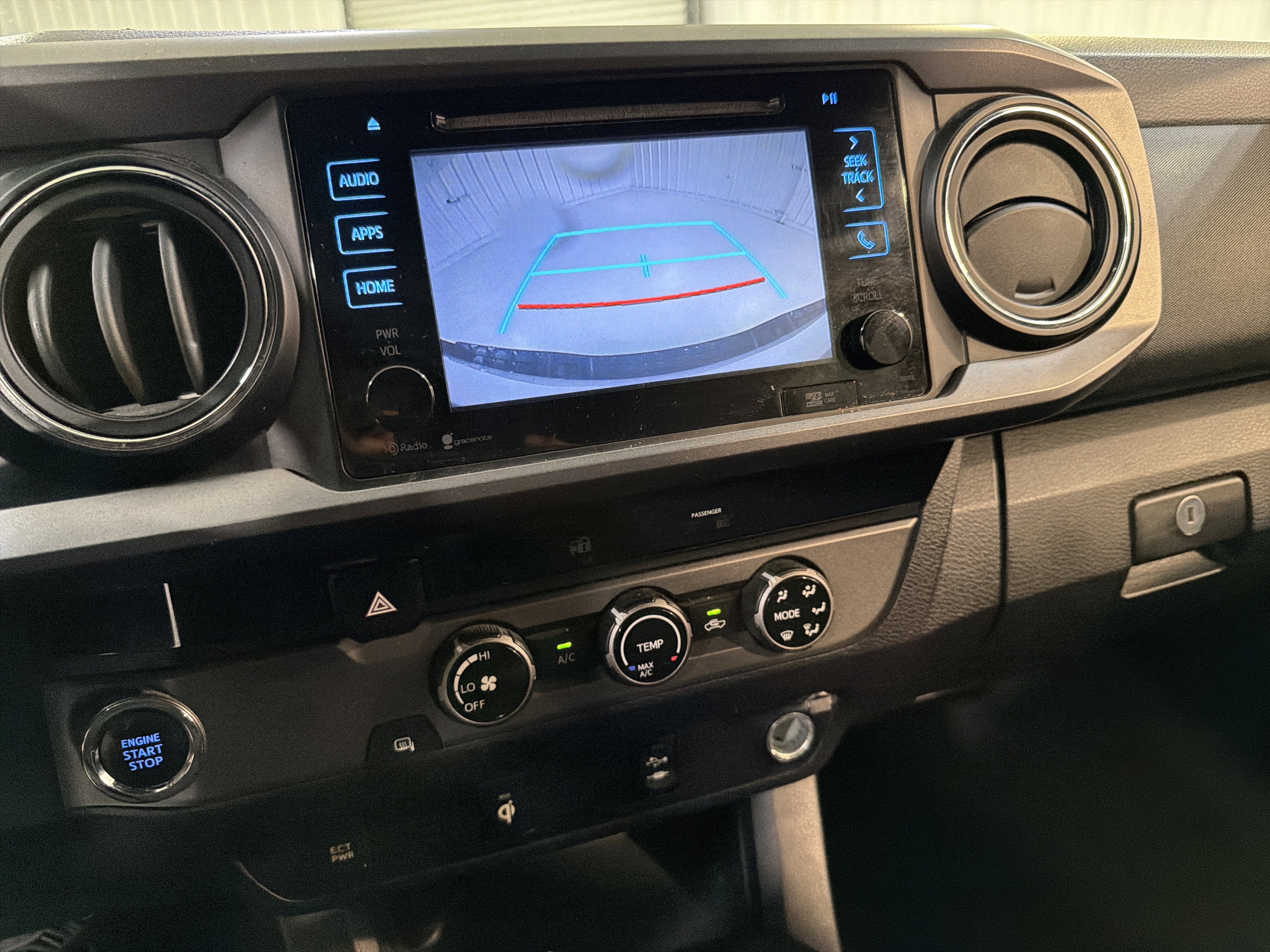 Used 2016 Toyota Tacoma TRD Sport w/ Towing Package image 18