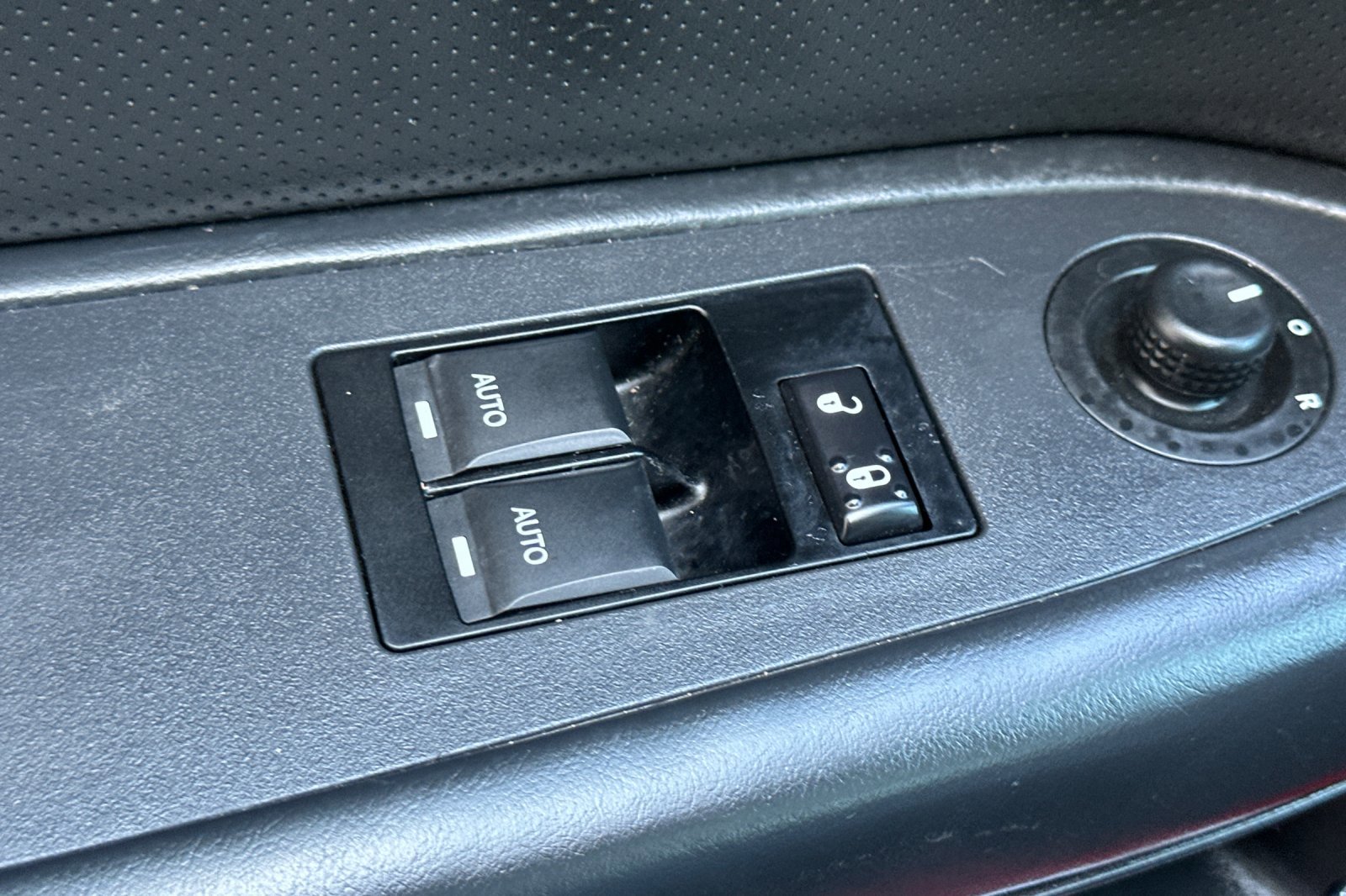 Used 2012 Dodge Challenger R/T image 12