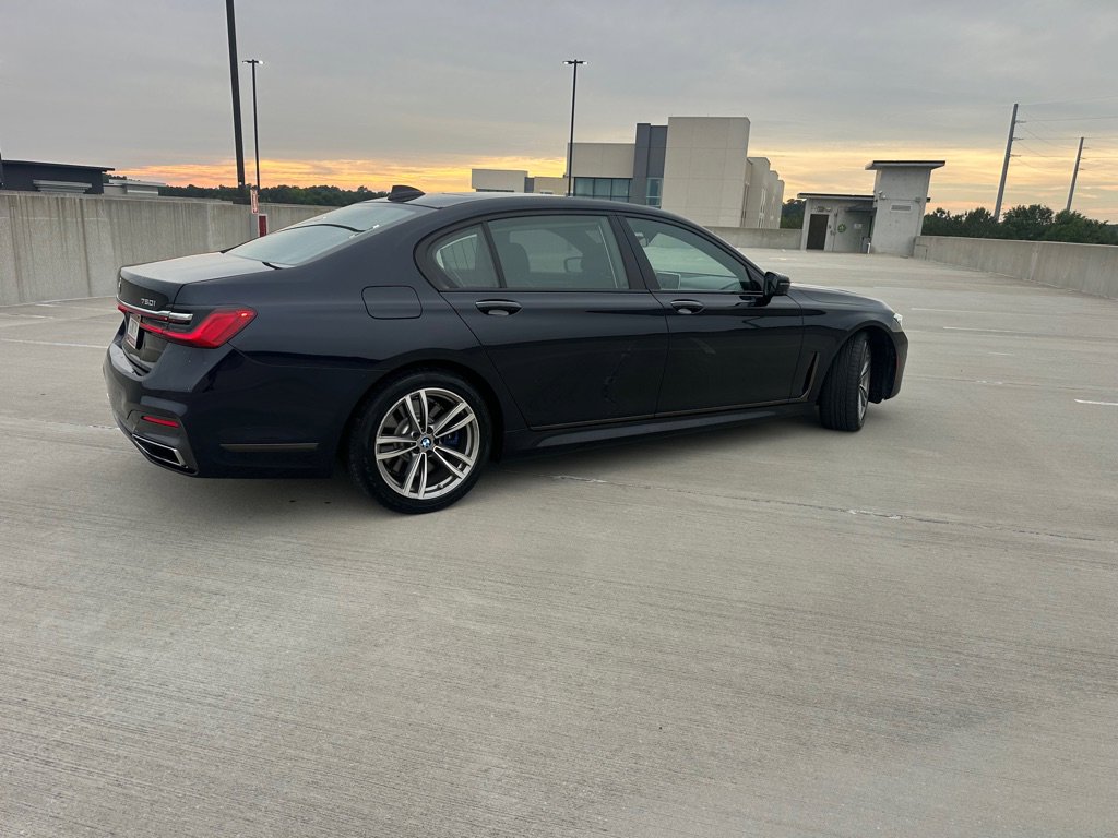 Used 2020 BMW 750i xDrive w/ Executive Package AWD/4WD image 3