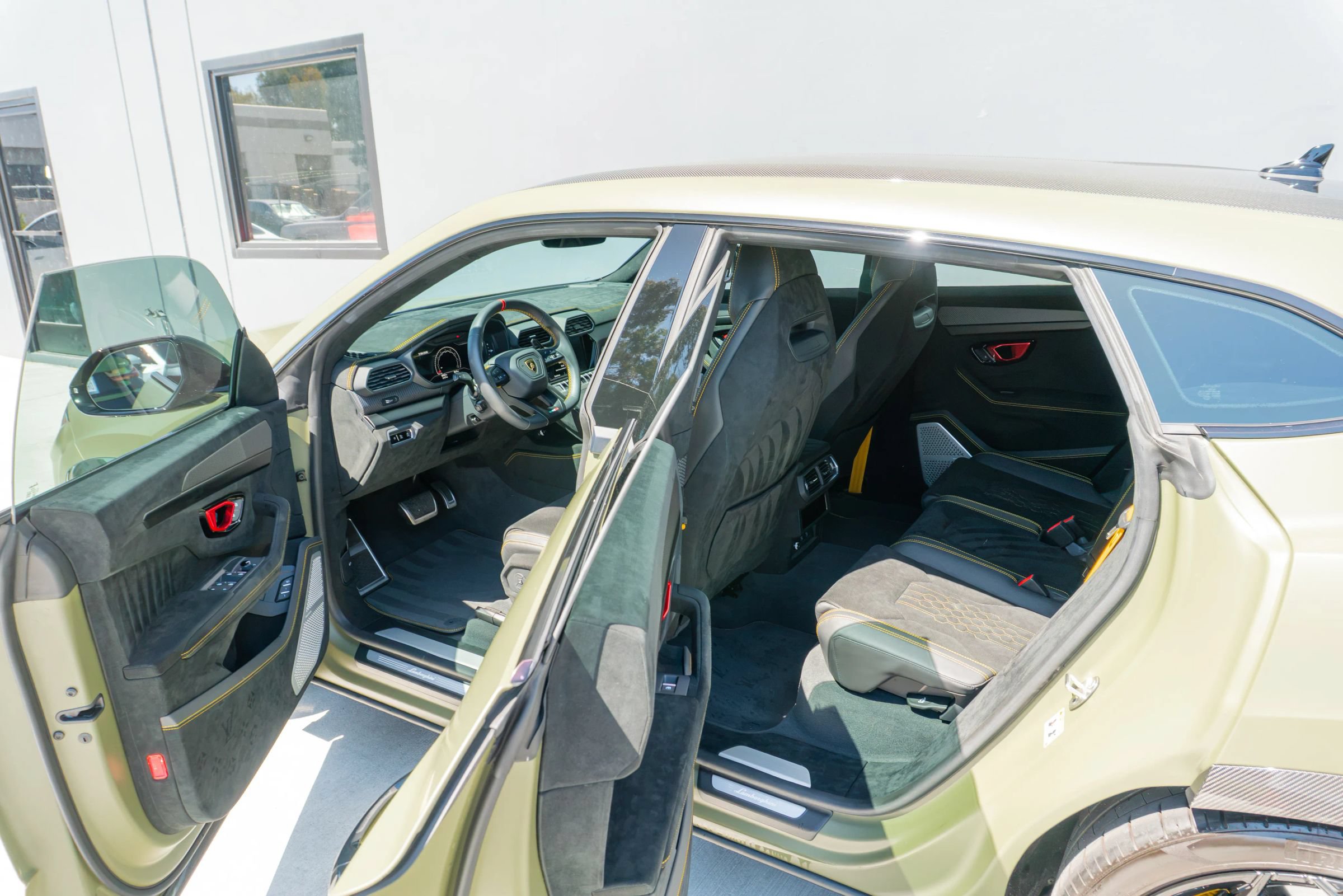 Used 2024 Lamborghini Urus Performante AWD/4WD image 47