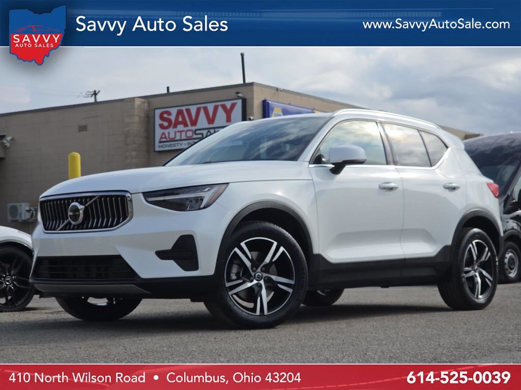Used 2024 Volvo XC40 B5 Core