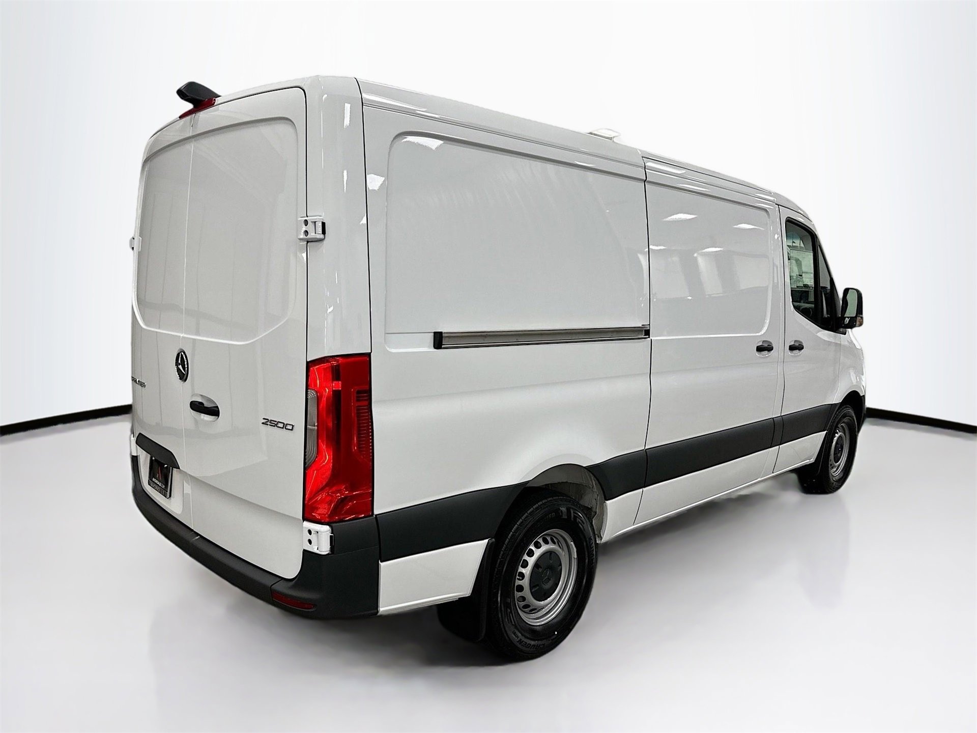 Used 2025 Mercedes-Benz Sprinter 2500 image 8