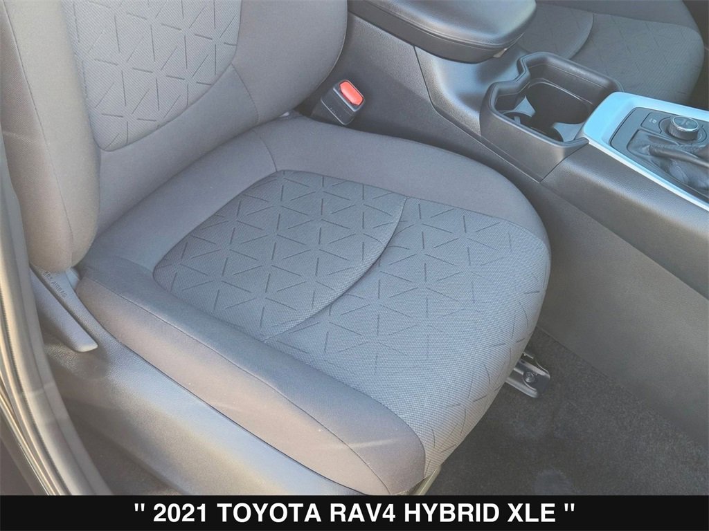 Used 2021 Toyota RAV4 XLE w/ Convenience Package image 31