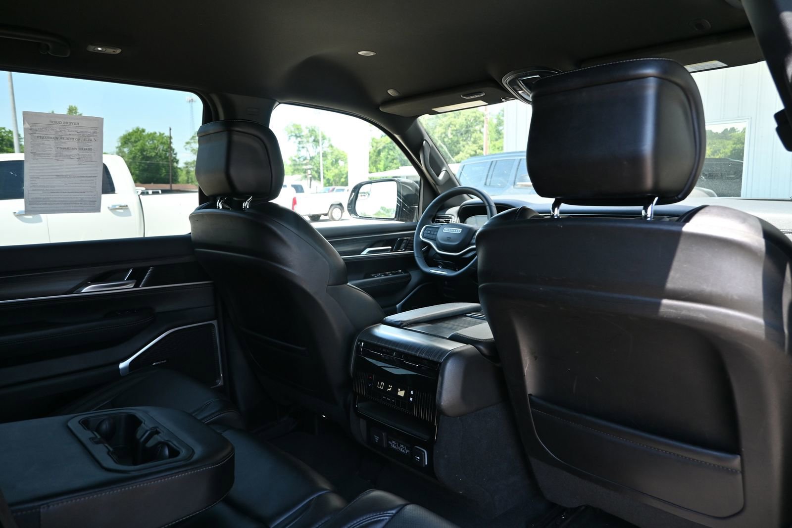 Used 2024 Jeep Wagoneer Series II w/ Flexible Seating Group AWD/4WD image 32