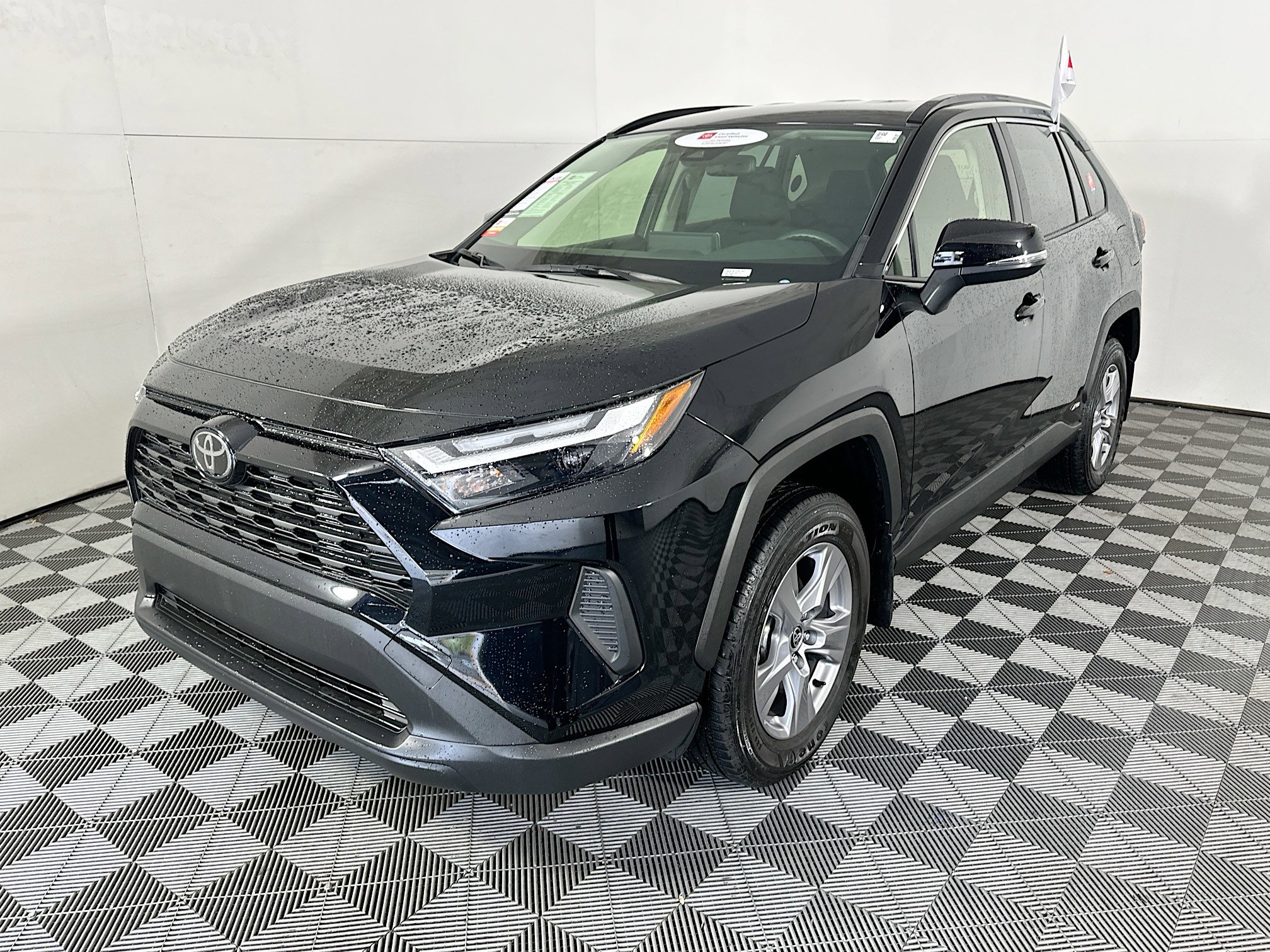 Used 2025 Toyota RAV4 LE AWD/4WD image 7