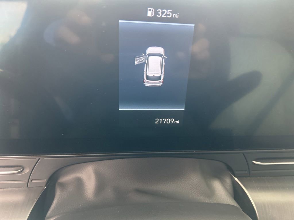 Used 2025 Hyundai Kona SEL FWD image 3