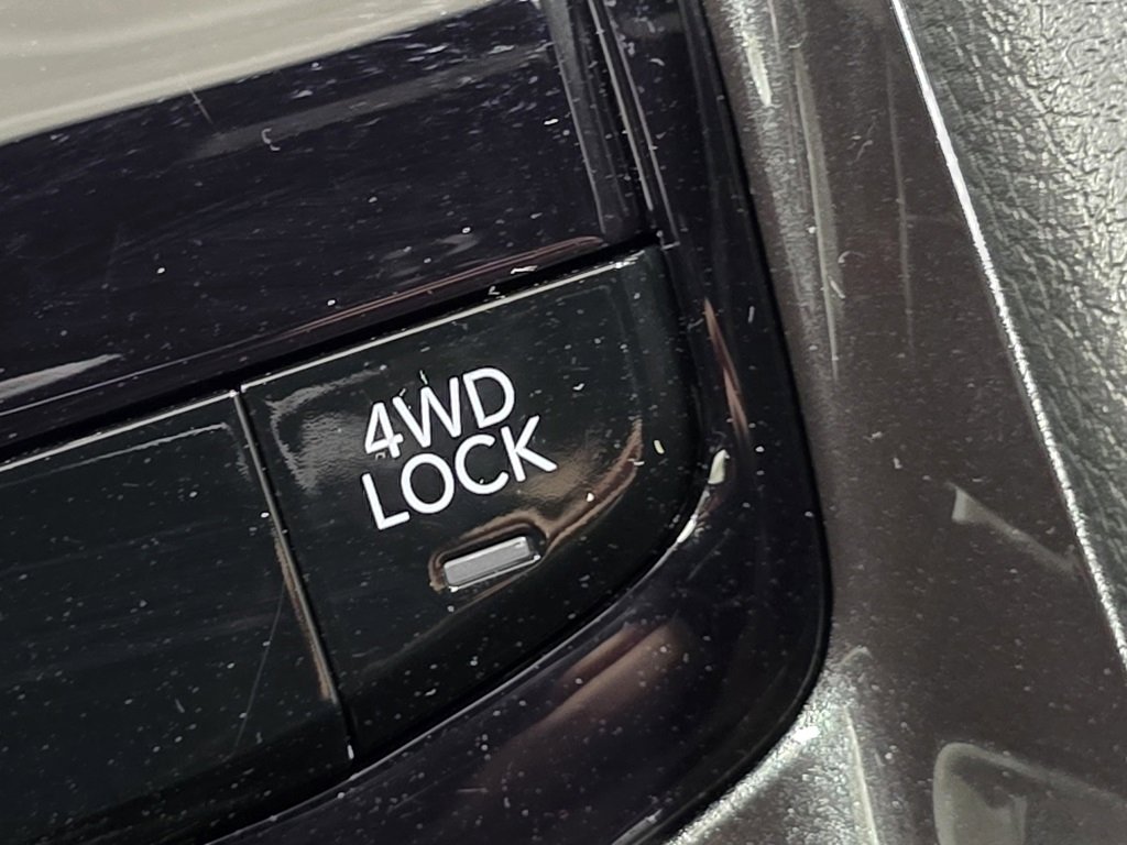 Used 2024 Jeep Compass Latitude image 8