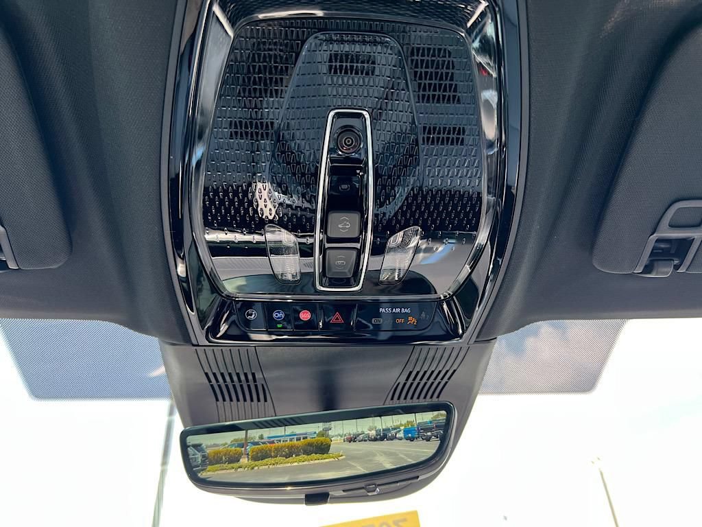 New 2026 Cadillac Vistiq Luxury w/ LPO, Floor Liner Package AWD/4WD image 22
