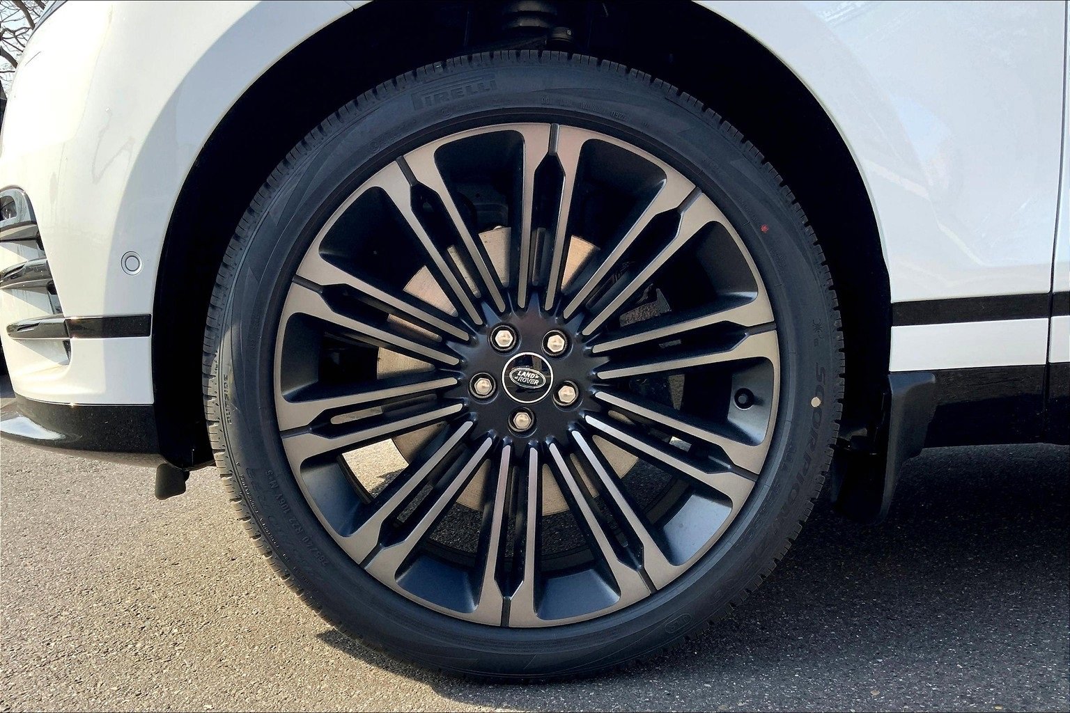 New 2026 Land Rover Range Rover Velar Dynamic SE image 9