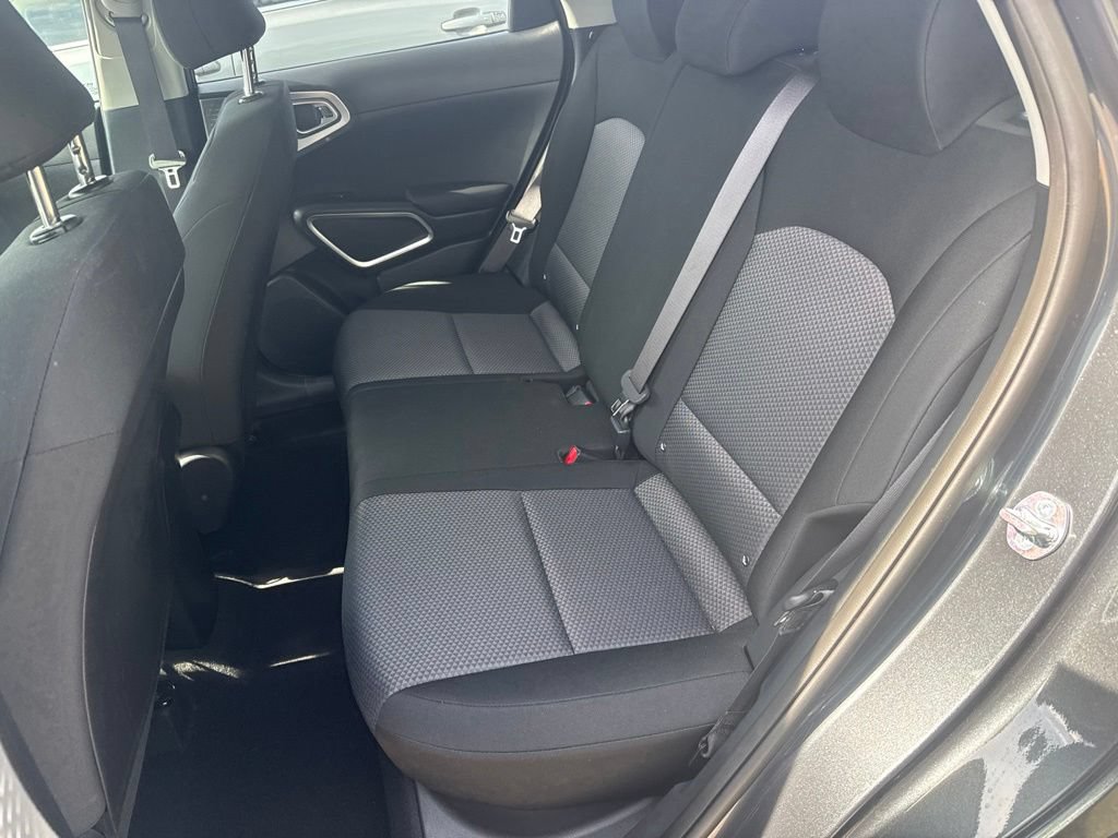 Used 2025 Kia Soul LX w/ LX Technology Package FWD image 8