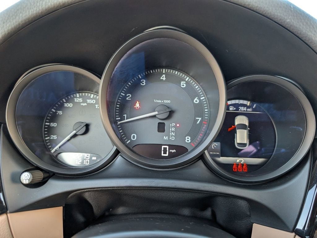 Certified 2022 Porsche Macan image 22