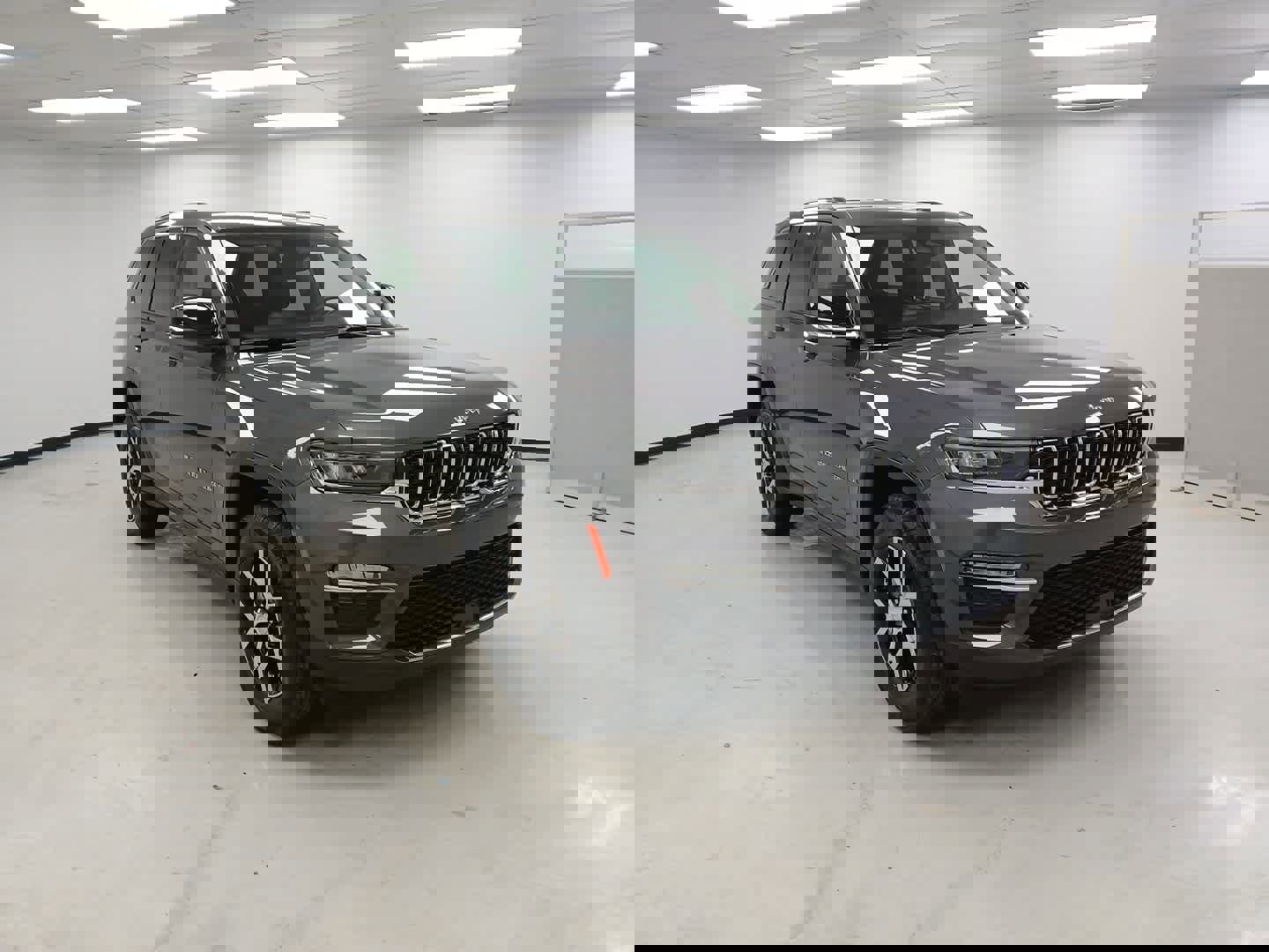 Used 2024 Jeep Grand Cherokee Limited image 2