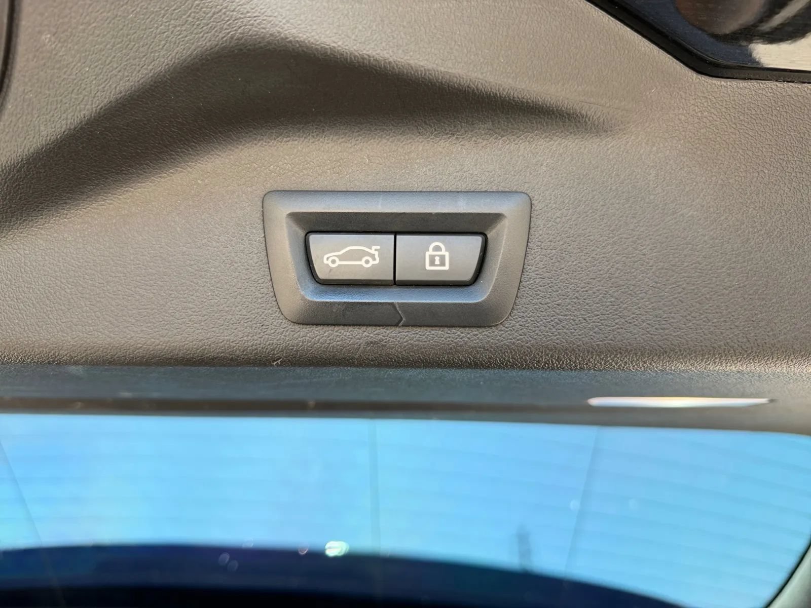 Used 2019 BMW X5 xDrive40i w/ M Sport Package AWD/4WD image 29