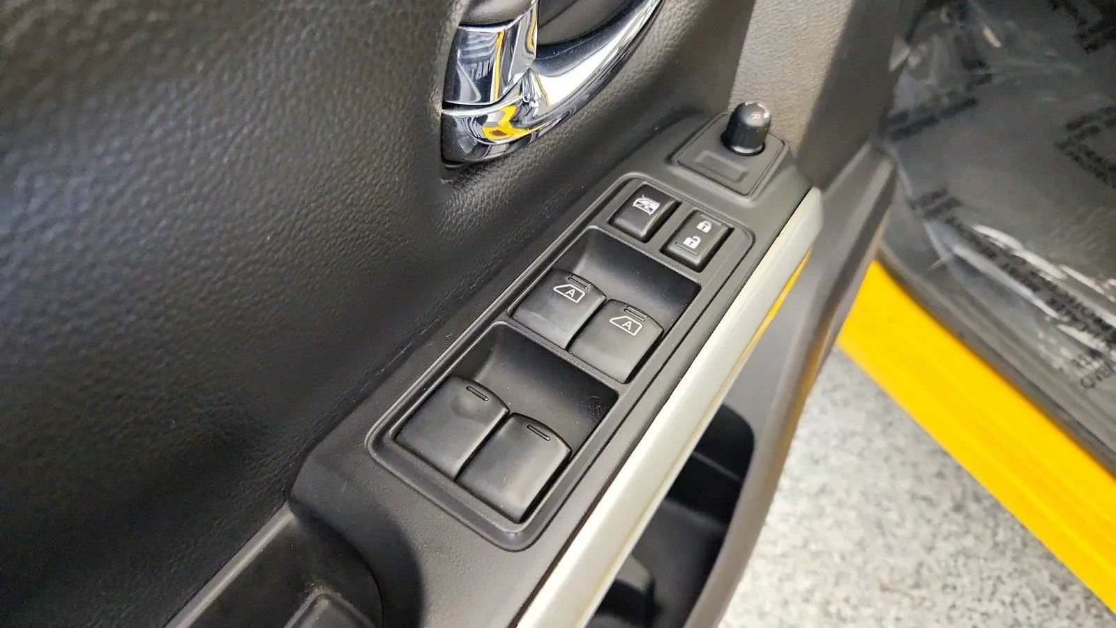 Used 2017 Nissan Titan PRO-4X w/ Pro-4x Convenience Package AWD/4WD image 23