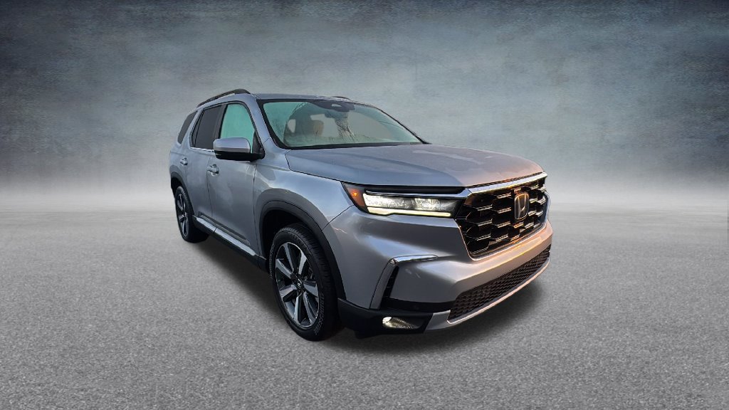 Used 2023 Honda Pilot Touring image 2