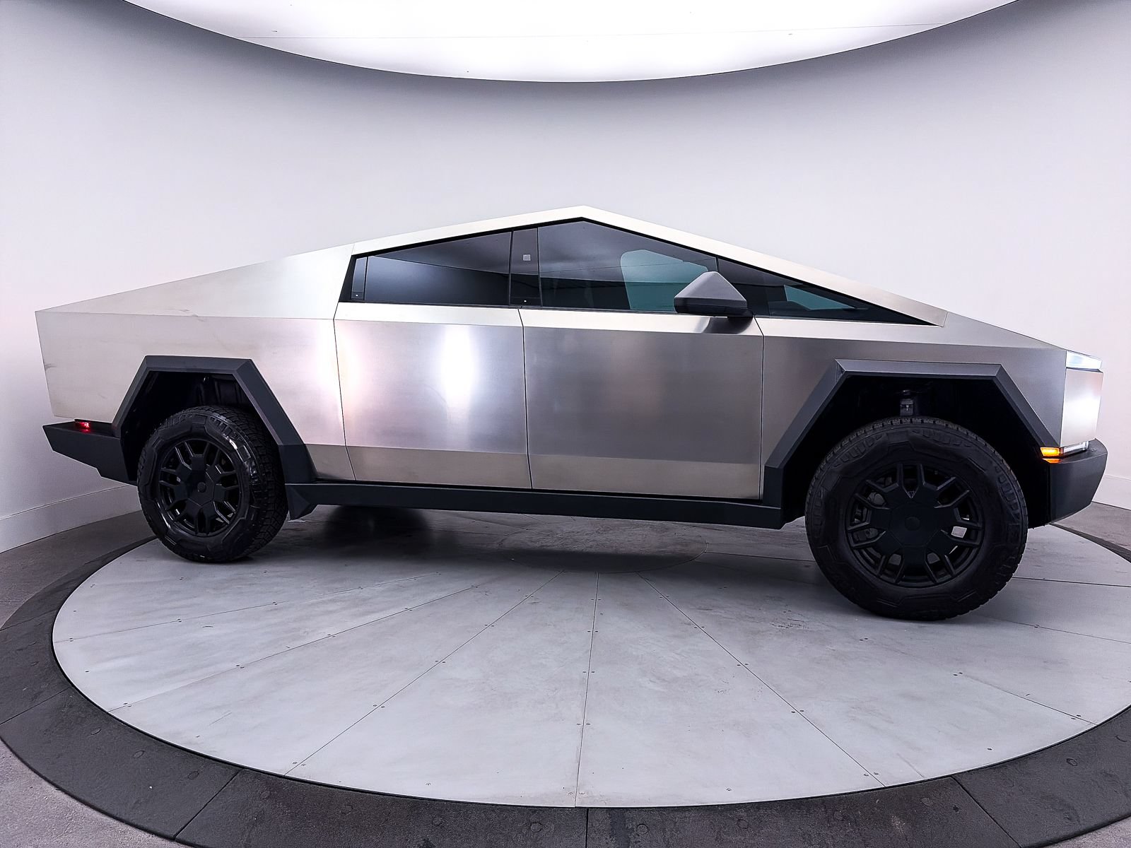 Used 2025 Tesla Cybertruck Cyberbeast AWD/4WD image 35