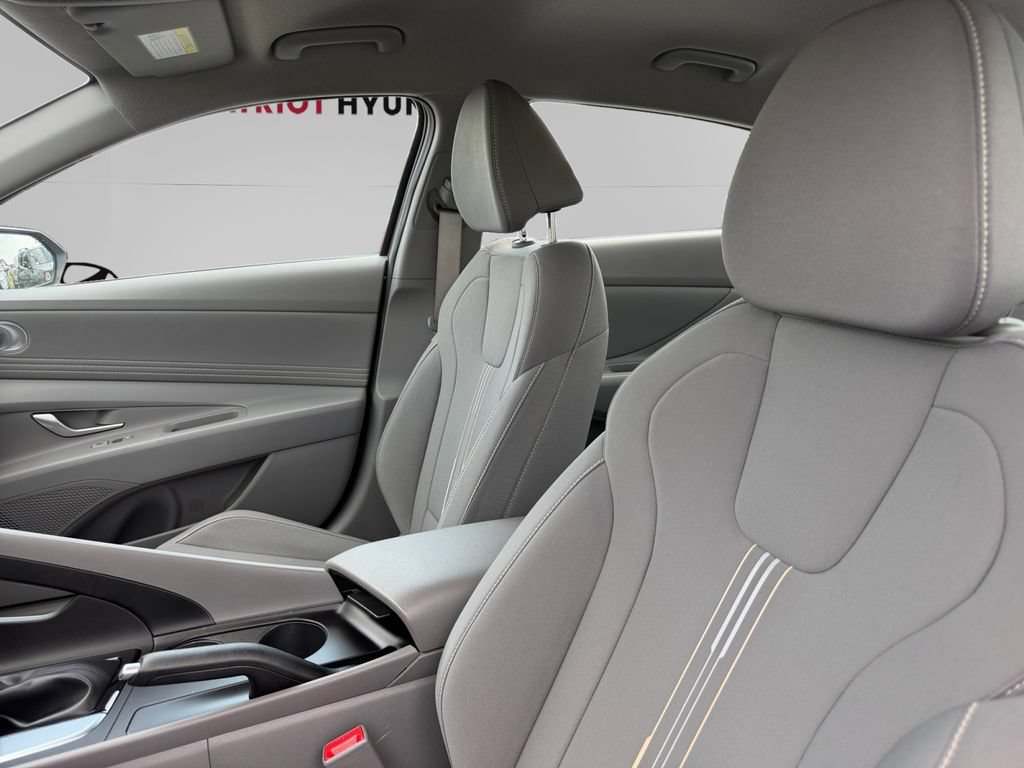 Used 2025 Hyundai Elantra Sport FWD image 9