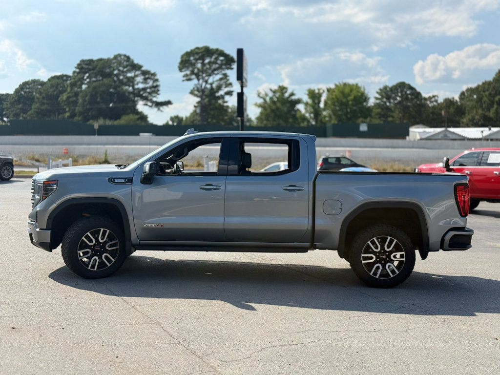 Used 2024 GMC Sierra 1500 AT4 w/ Technology Package AWD/4WD image 4