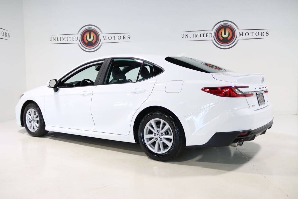 Used 2026 Toyota Camry SE FWD image 3
