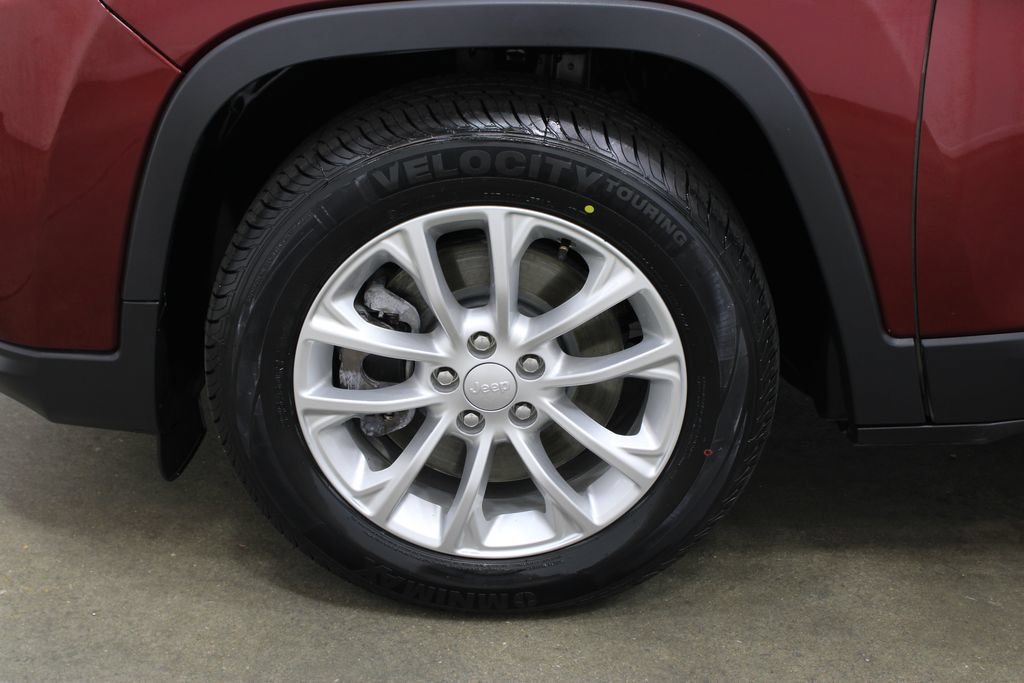Used 2019 Jeep Cherokee Latitude w/ Popular Appearance Group FWD image 25