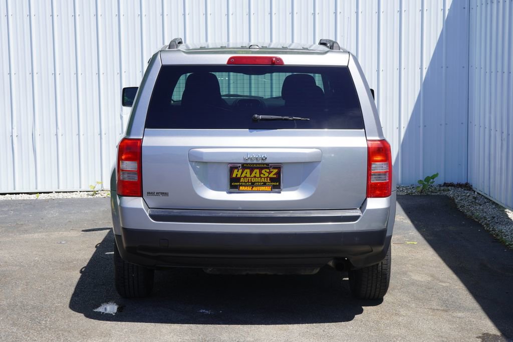 Used 2017 Jeep Patriot Sport w/ Power Value Group FWD image 5