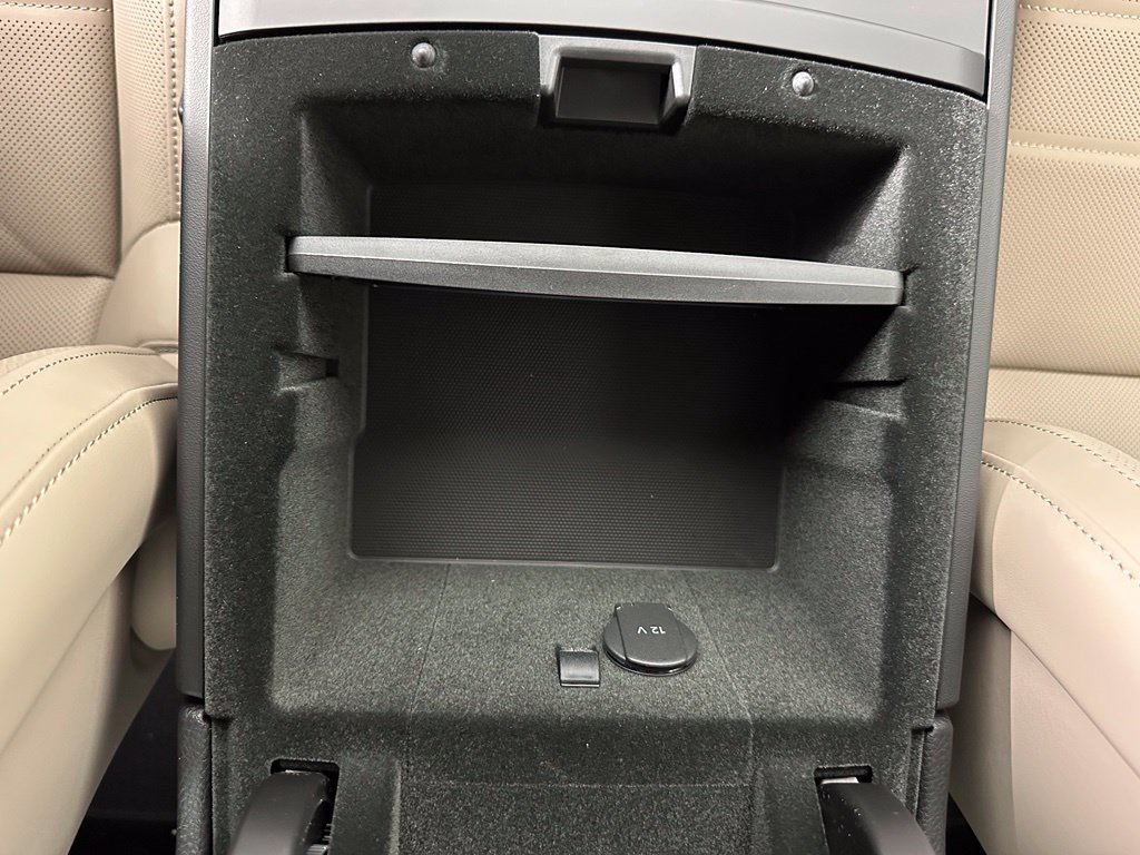Used 2026 Porsche Panamera RWD image 35