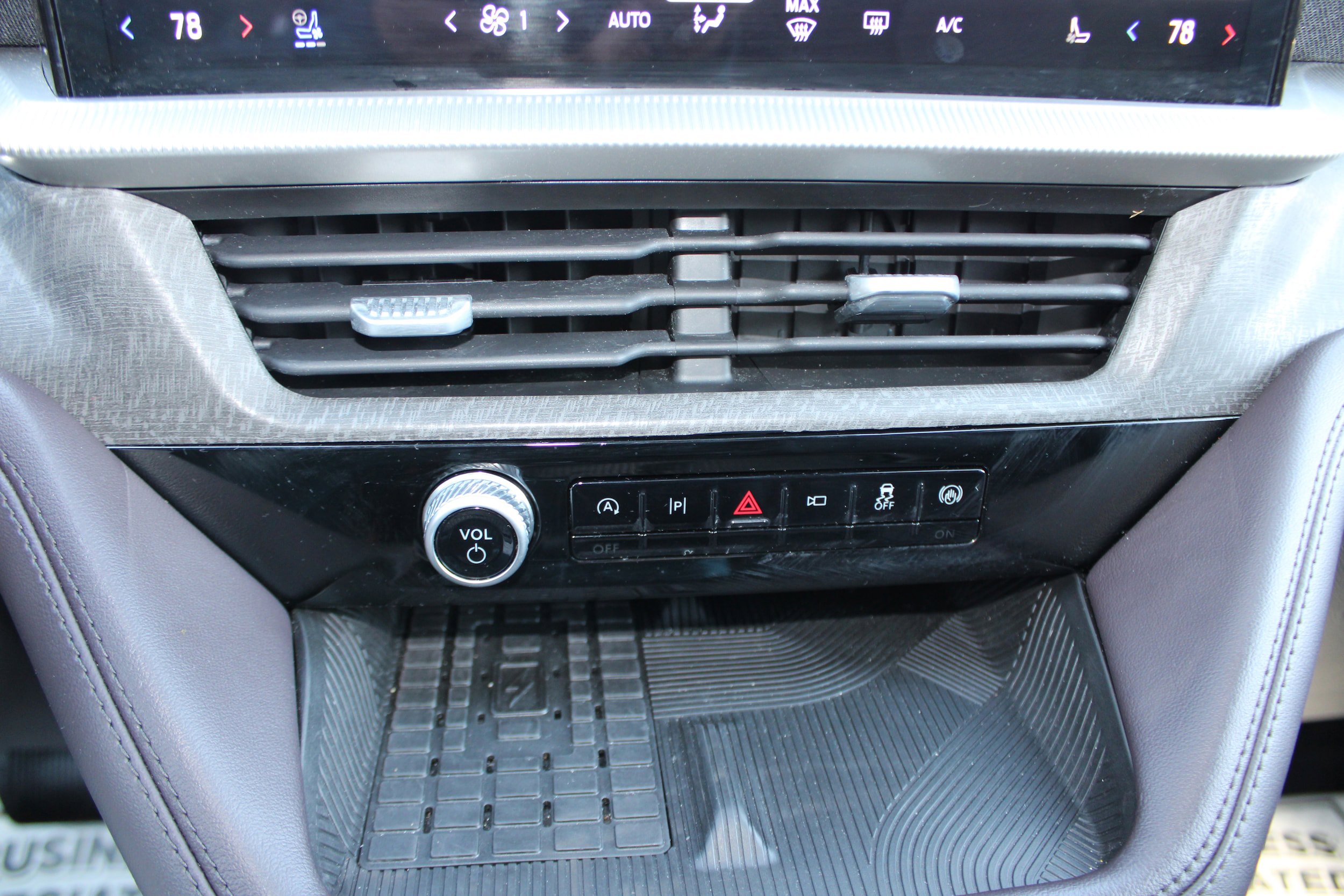 Used 2025 Ford Explorer Platinum AWD/4WD image 30