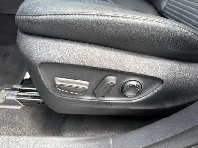 Used 2025 Toyota Highlander XSE AWD/4WD image 10