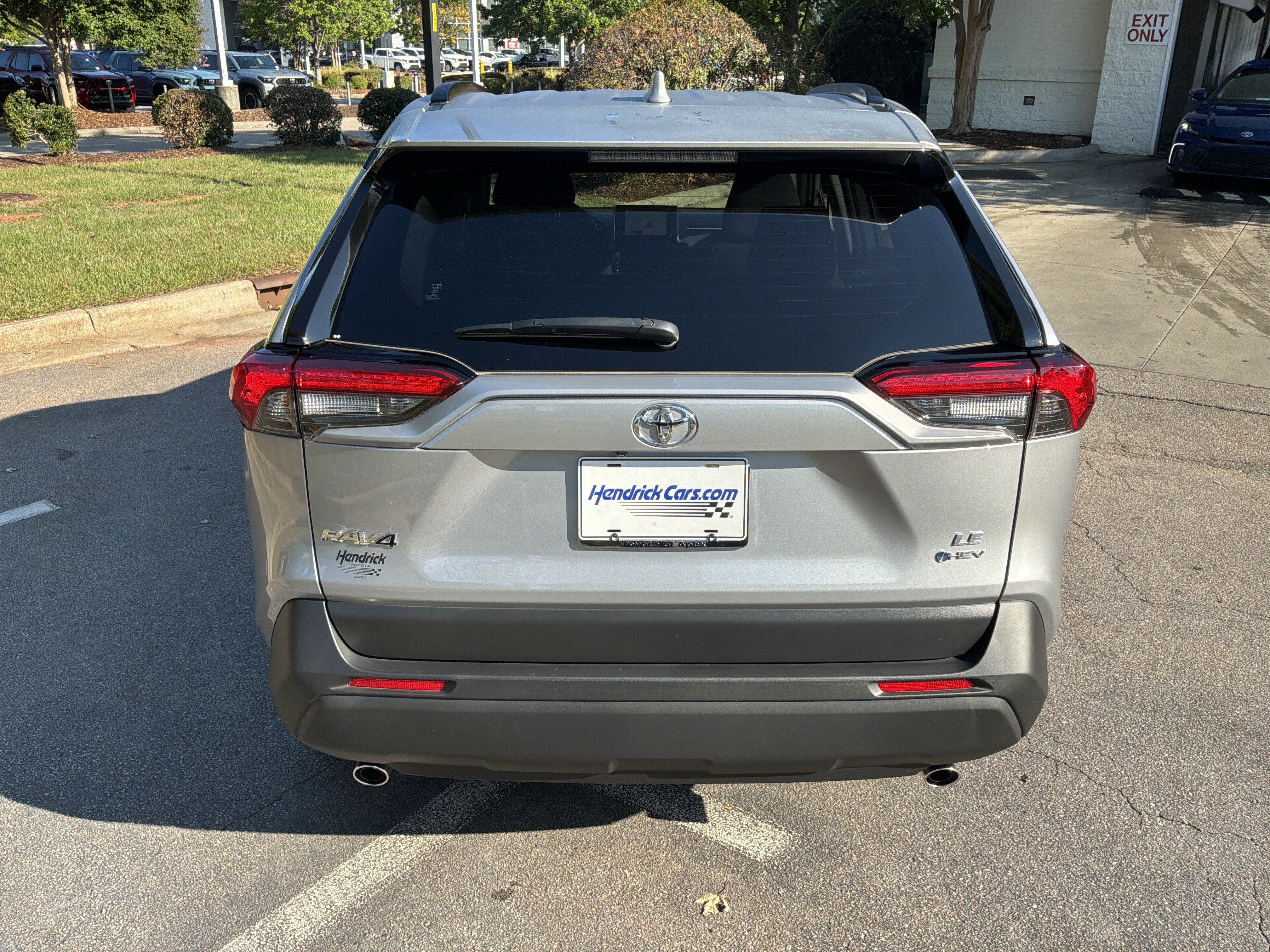 Used 2025 Toyota RAV4 LE AWD/4WD image 9