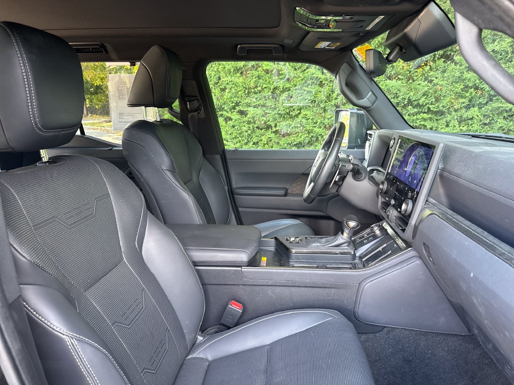Used 2024 Lexus GX 550 w/ Accessory Package (31) AWD/4WD image 15