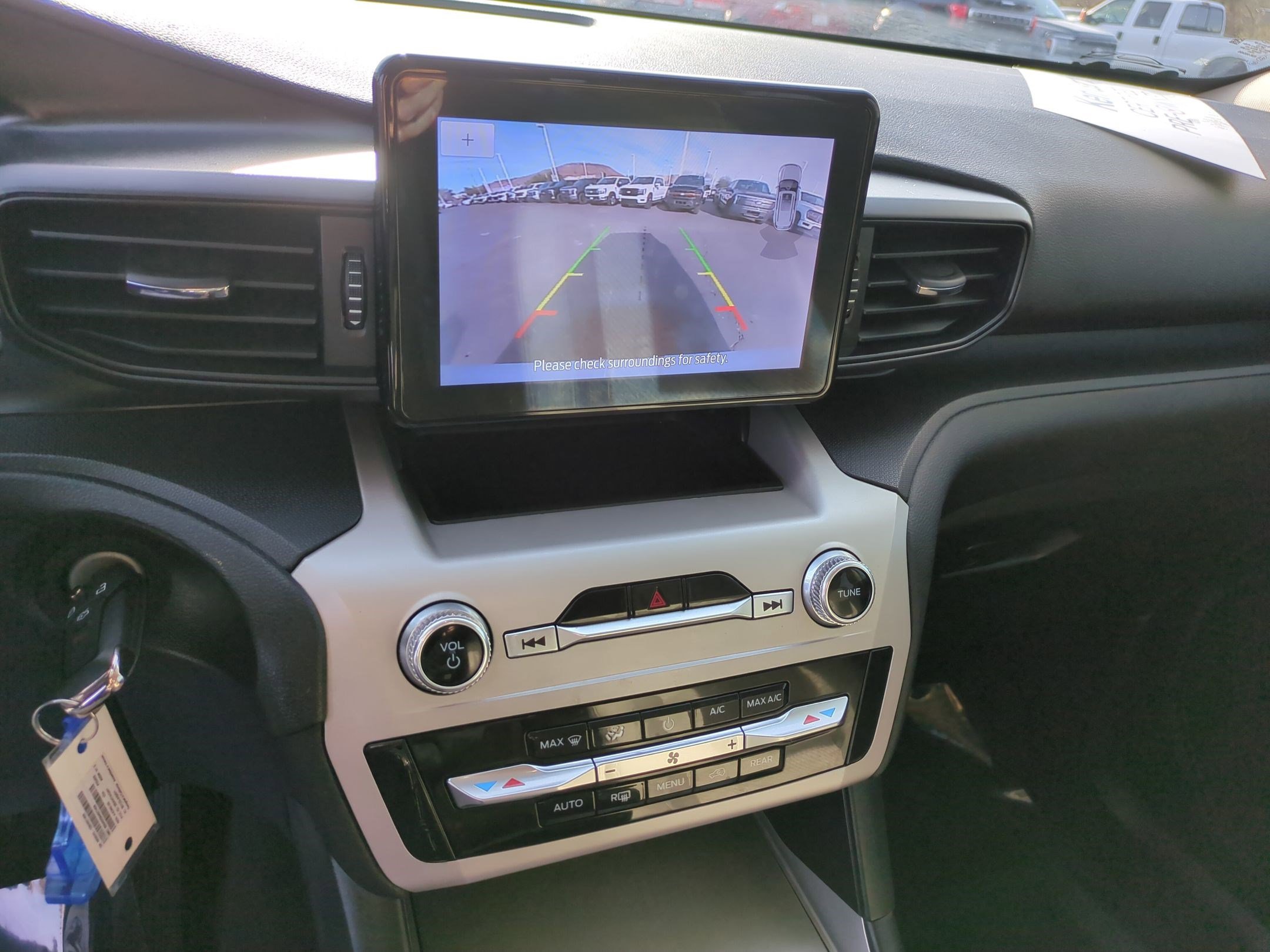 Used 2023 Ford Explorer 4WD w/ Class IV Trailer Tow Package image 23