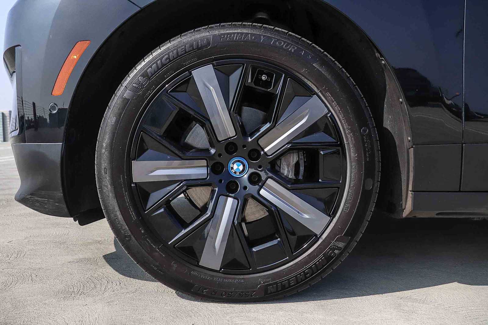 Used 2024 BMW iX xDrive50 w/ Convenience Package AWD/4WD image 14