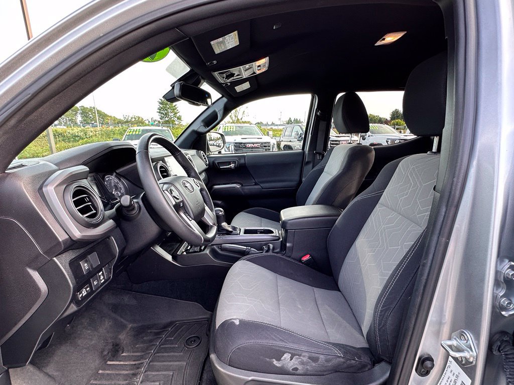 Used 2022 Toyota Tacoma TRD Off-Road AWD/4WD image 19