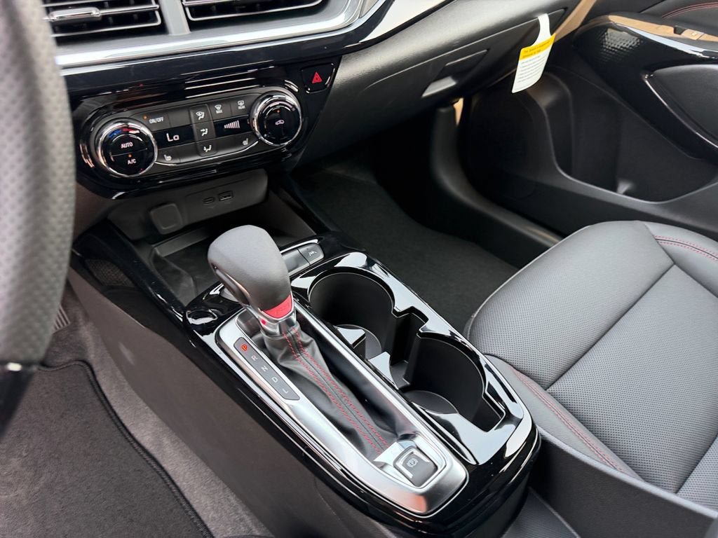 New 2026 Chevrolet Trax RS w/ Sunroof Package FWD image 32