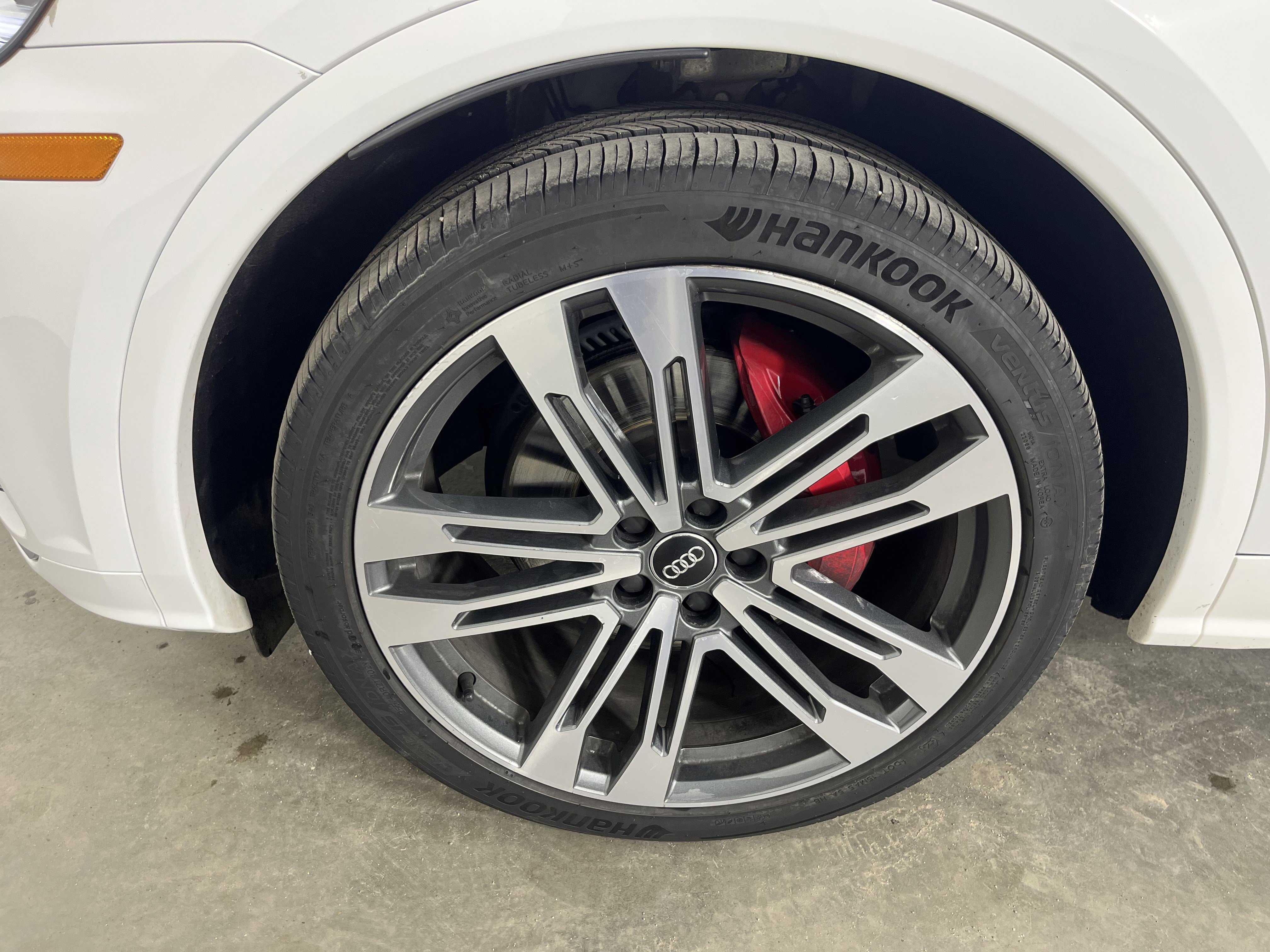 Used 2018 Audi SQ5 Prestige w/ Prestige Package image 25