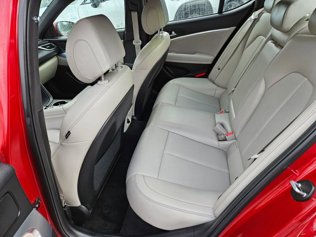 Used 2022 Genesis G70 2.0T image 14