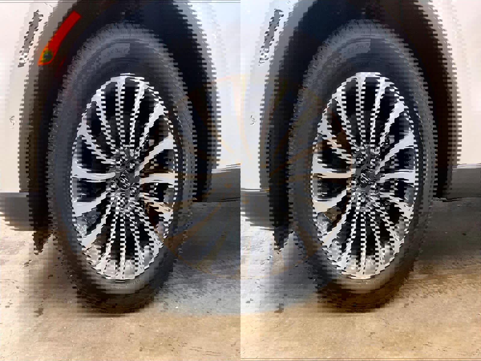 Used 2022 Lincoln Aviator Reserve w/ Equipment Group 201A image 11