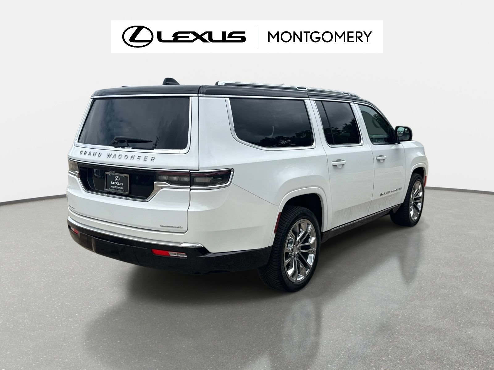 Used 2023 Jeep Grand Wagoneer L Series II w/ HD Trailer Tow Package AWD/4WD image 3
