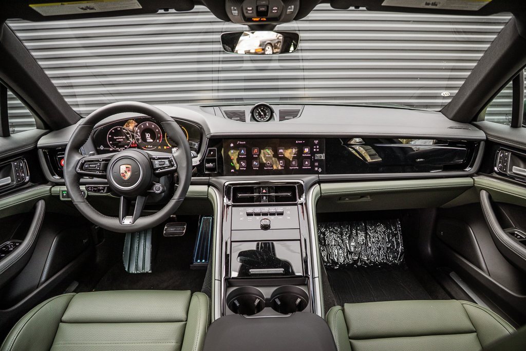 Used 2025 Porsche Panamera 4 image 13