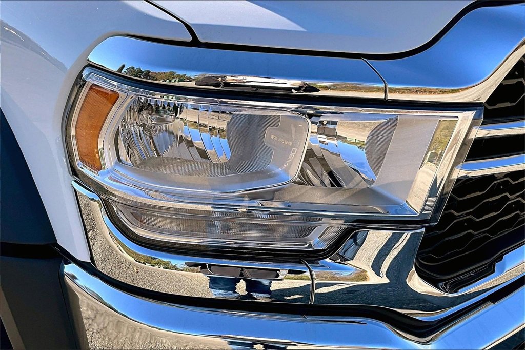 Used 2024 RAM 5500 Tradesman w/ Chrome Appearance Group image 25