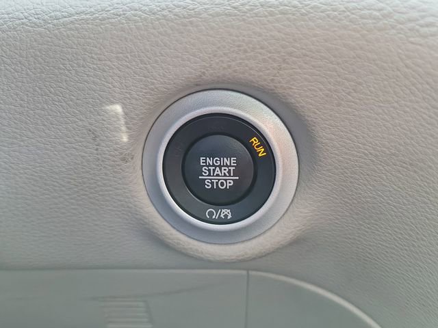 Used 2023 Chrysler Pacifica Limited image 33