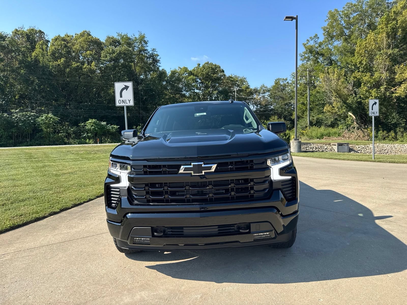 New 2026 Chevrolet Silverado 1500 RST w/ RST Select Package AWD/4WD image 2